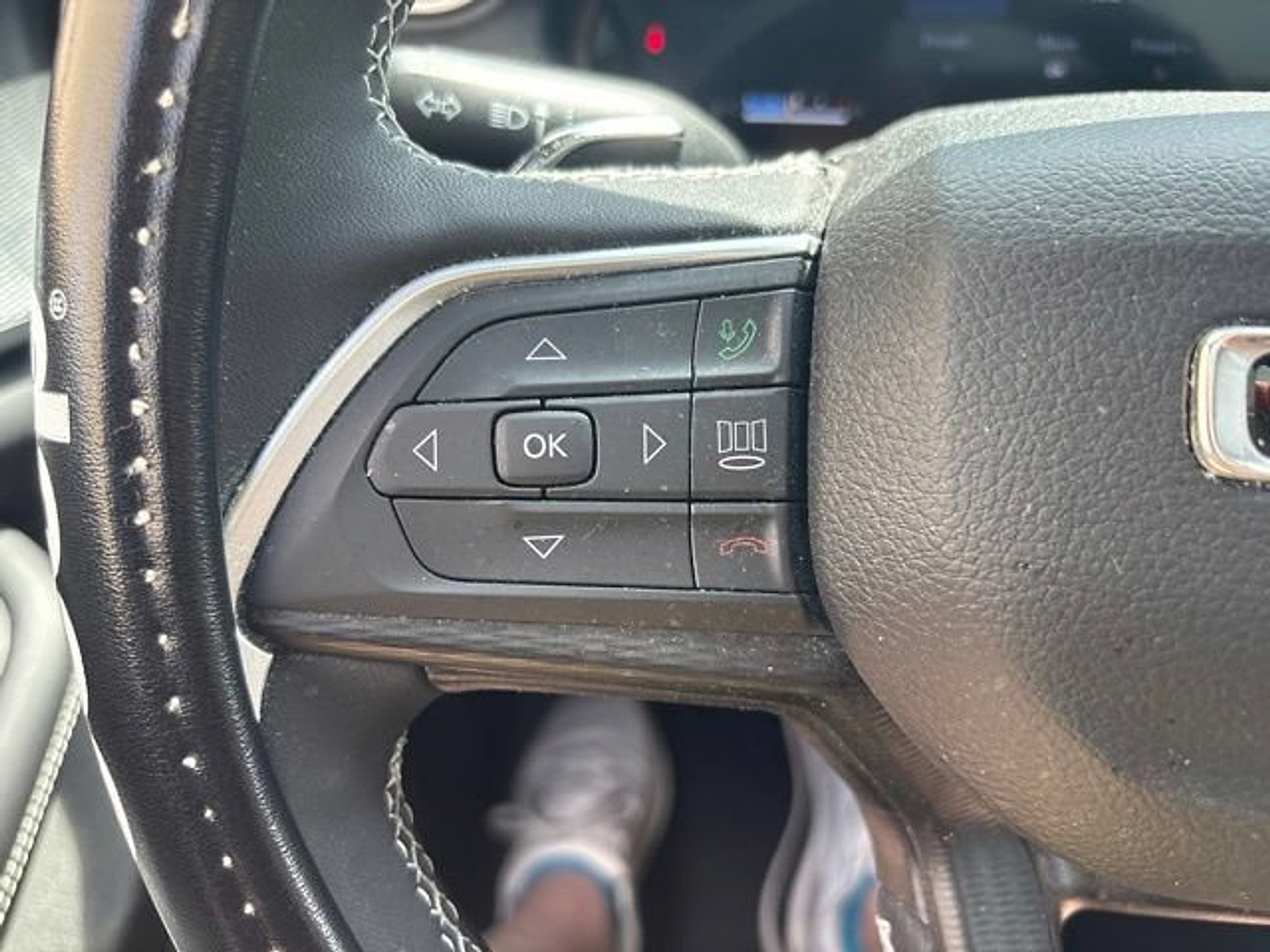 Used 2023 Jeep Grand Cherokee Altitude AWD/4WD image 18