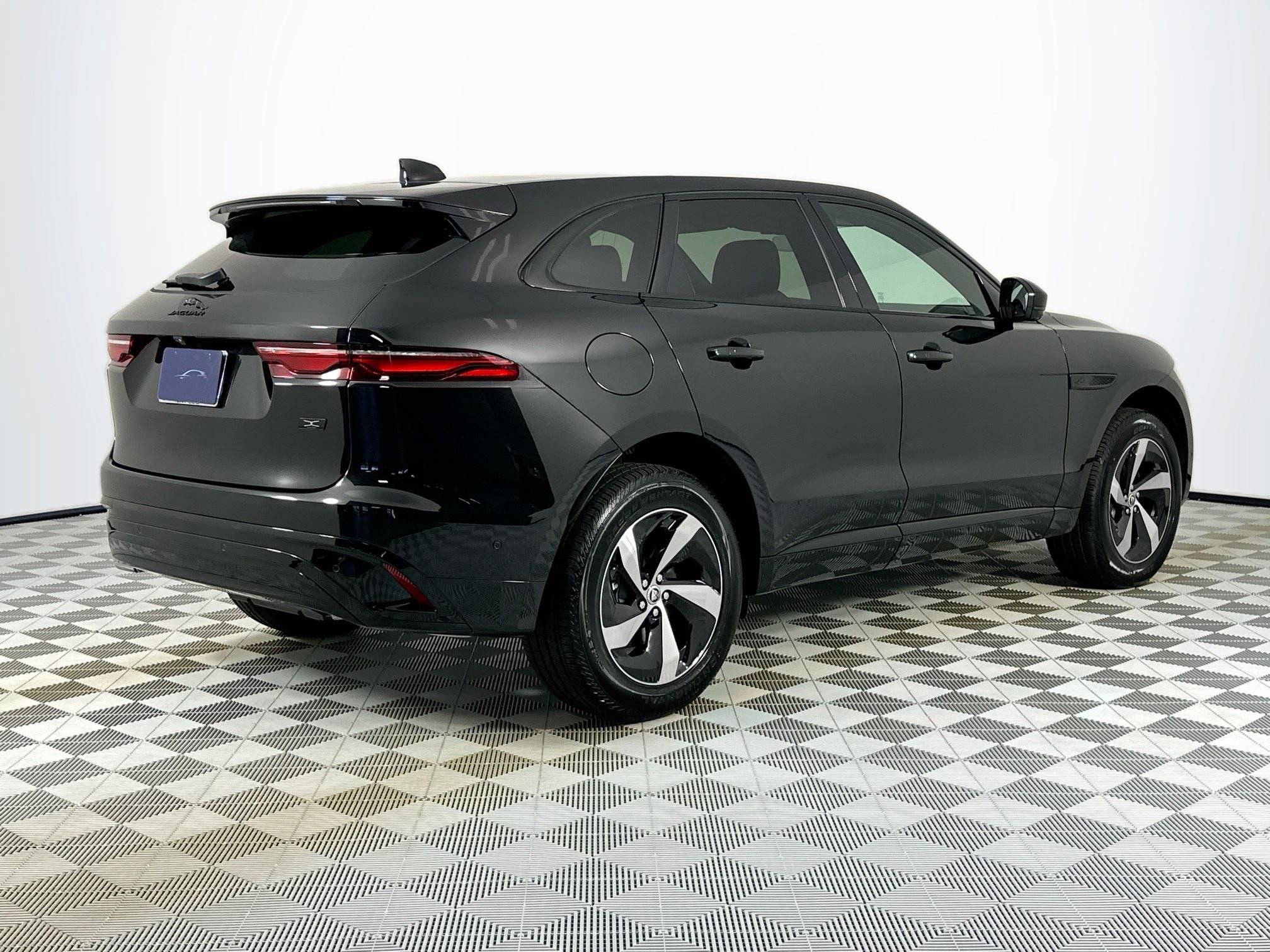 Certified 2026 Jaguar F-PACE R-Dynamic S AWD/4WD image 5