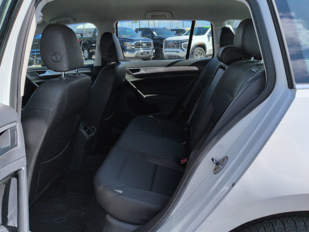 Used 2015 Volkswagen Golf TDI S FWD image 14
