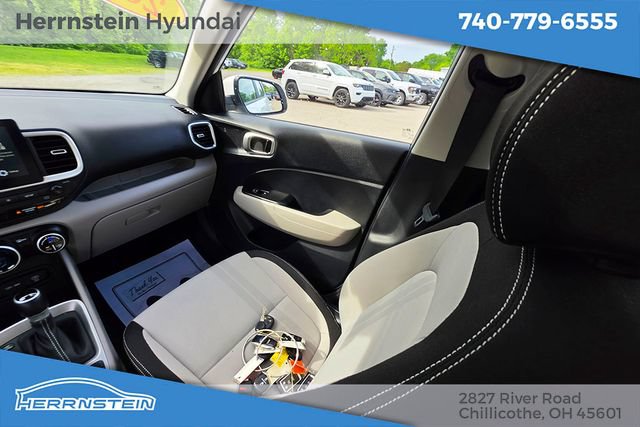 Used 2025 Hyundai Venue SEL FWD image 10