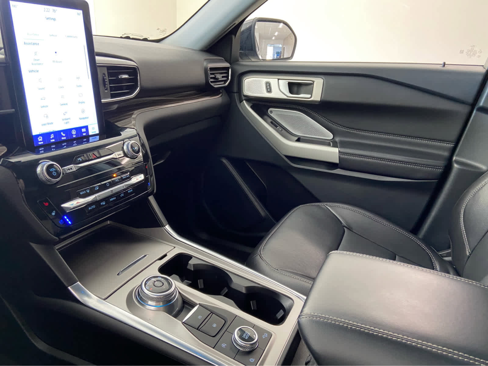 Used 2023 Ford Explorer Limited w/ Limited Technology Package AWD/4WD image 36