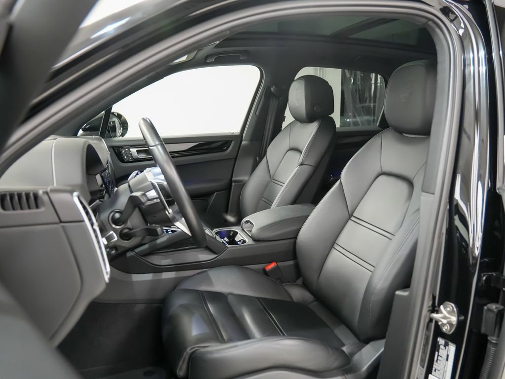 Certified 2023 Porsche Cayenne AWD/4WD image 5