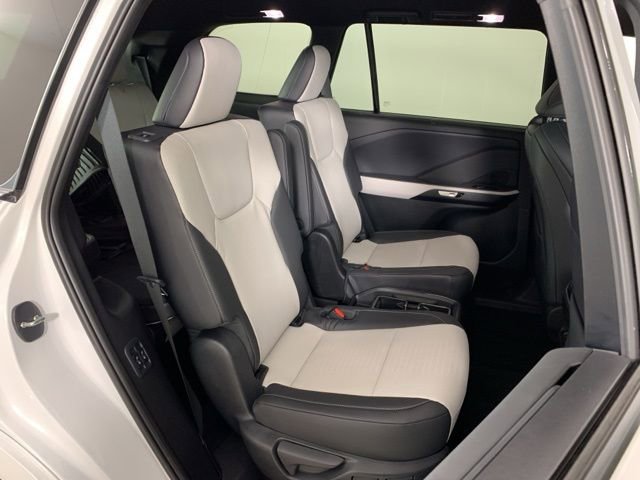 Used 2026 Lexus TX 500h AWD w/ Technology Package image 39