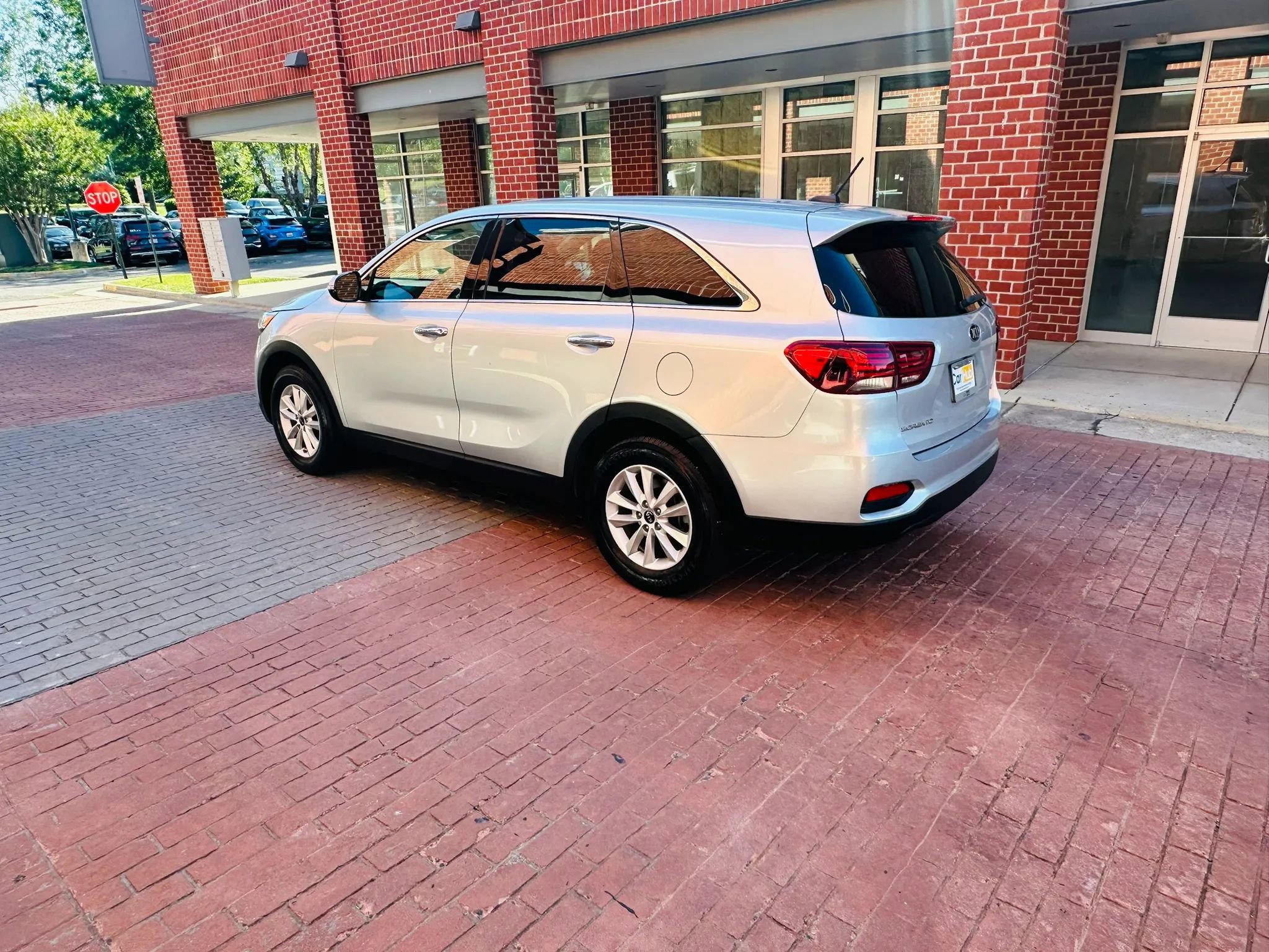 Used 2020 Kia Sorento LX FWD image 4