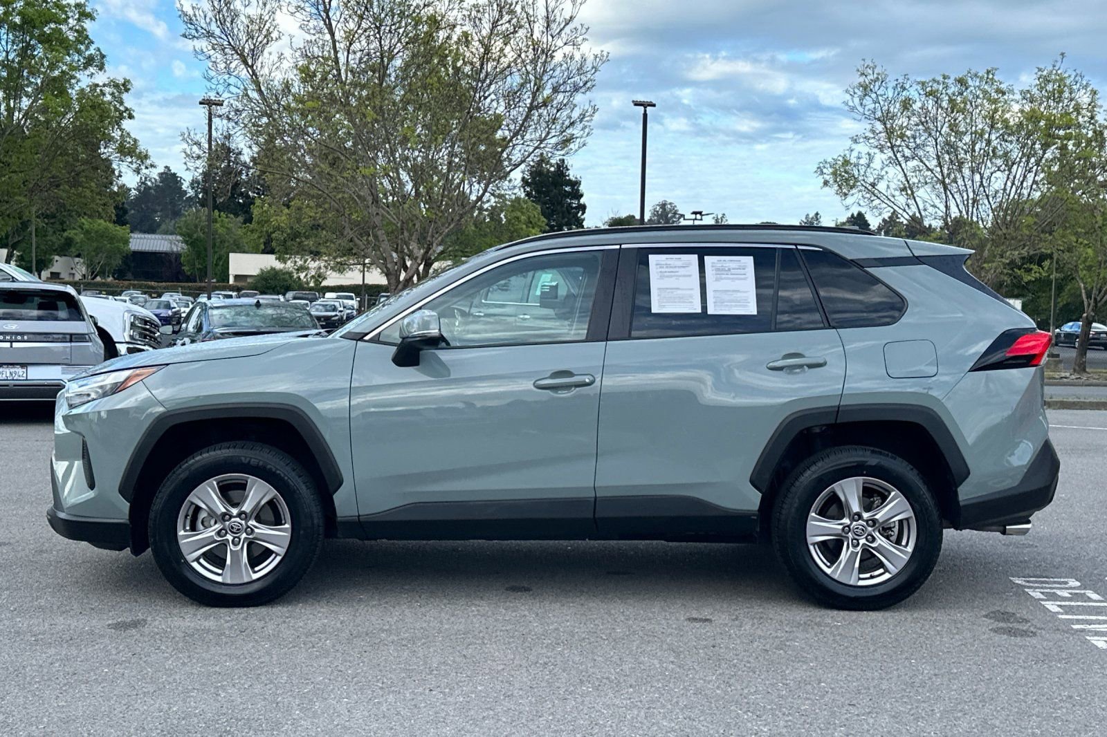 Used 2022 Toyota RAV4 XLE image 7