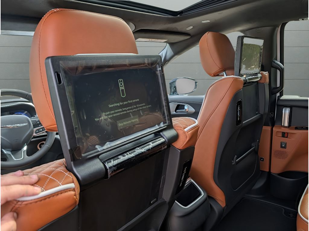 New 2026 Chrysler Pacifica Pinnacle image 33