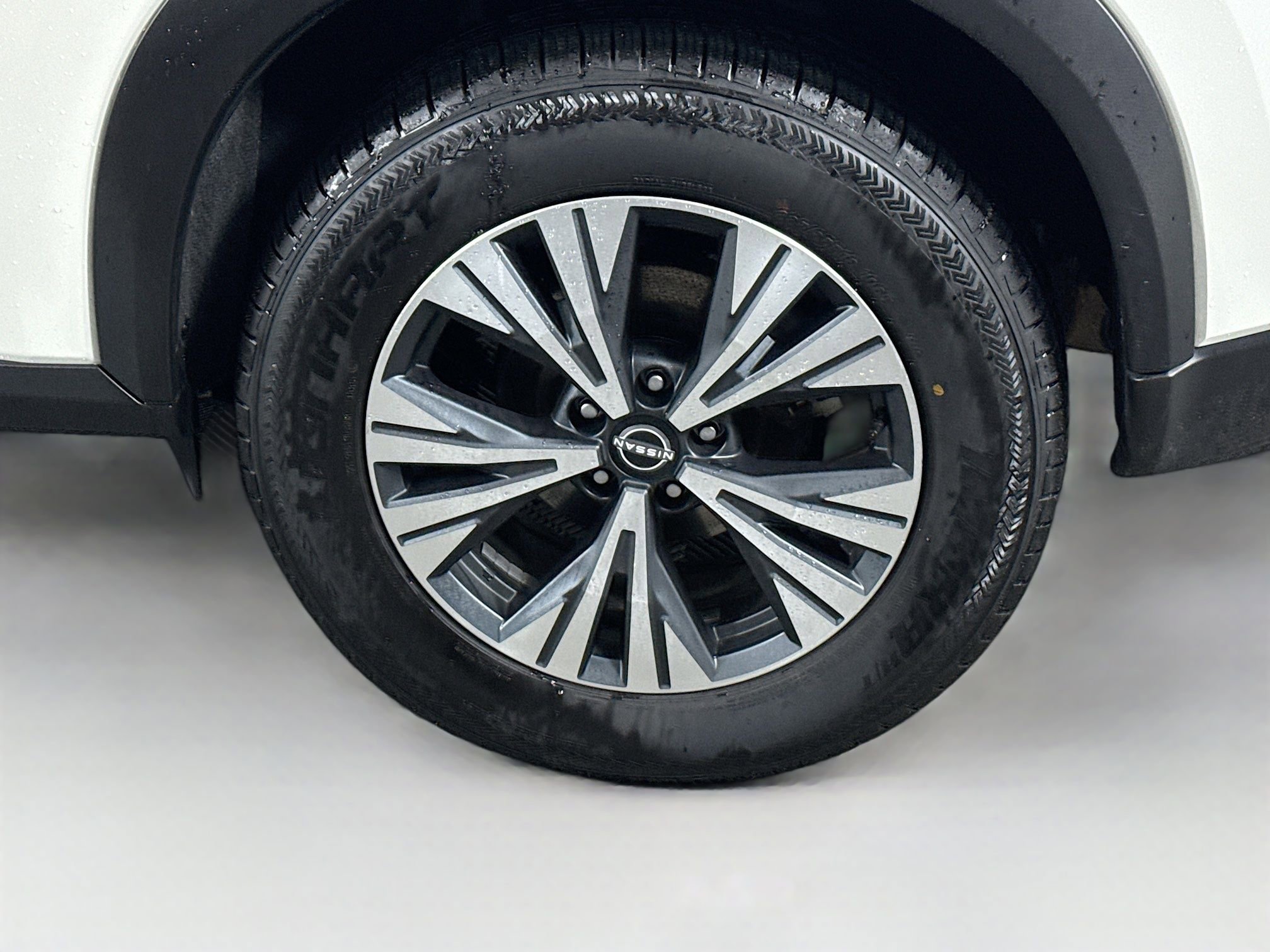 Used 2023 Nissan Rogue SV image 9