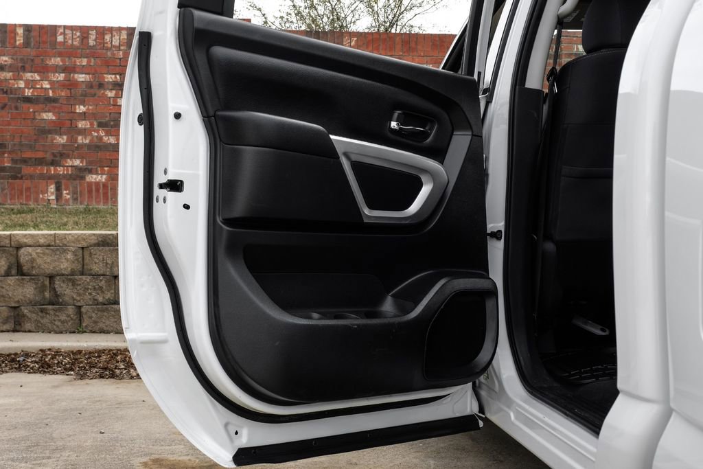 Used 2021 Nissan Titan SV image 43