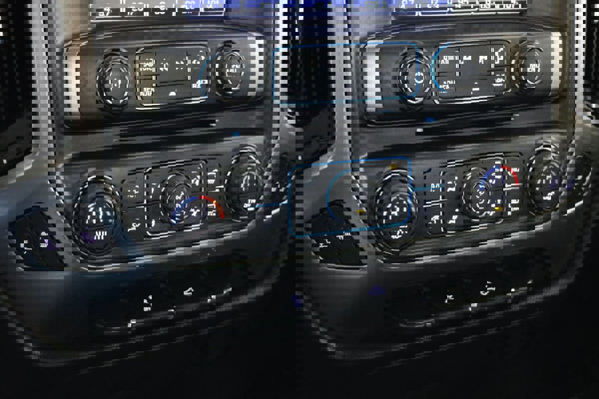 Used 2016 Chevrolet Silverado 2500 LT w/ LT Convenience Package image 27