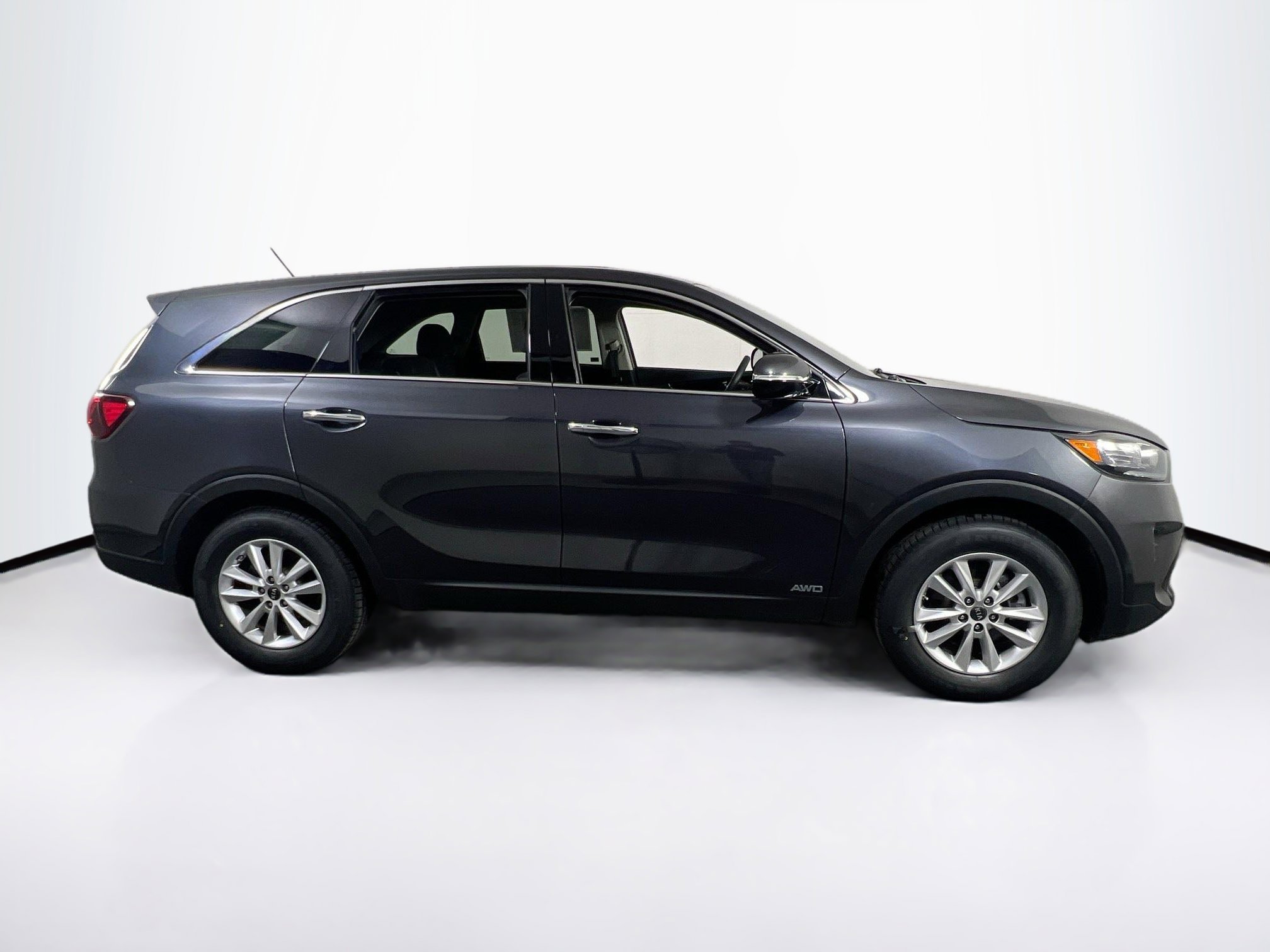 Used 2019 Kia Sorento LX image 4