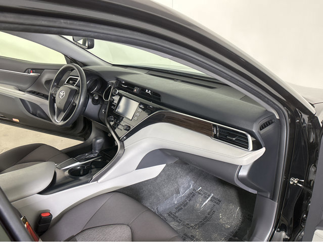 Used 2018 Toyota Camry LE image 40