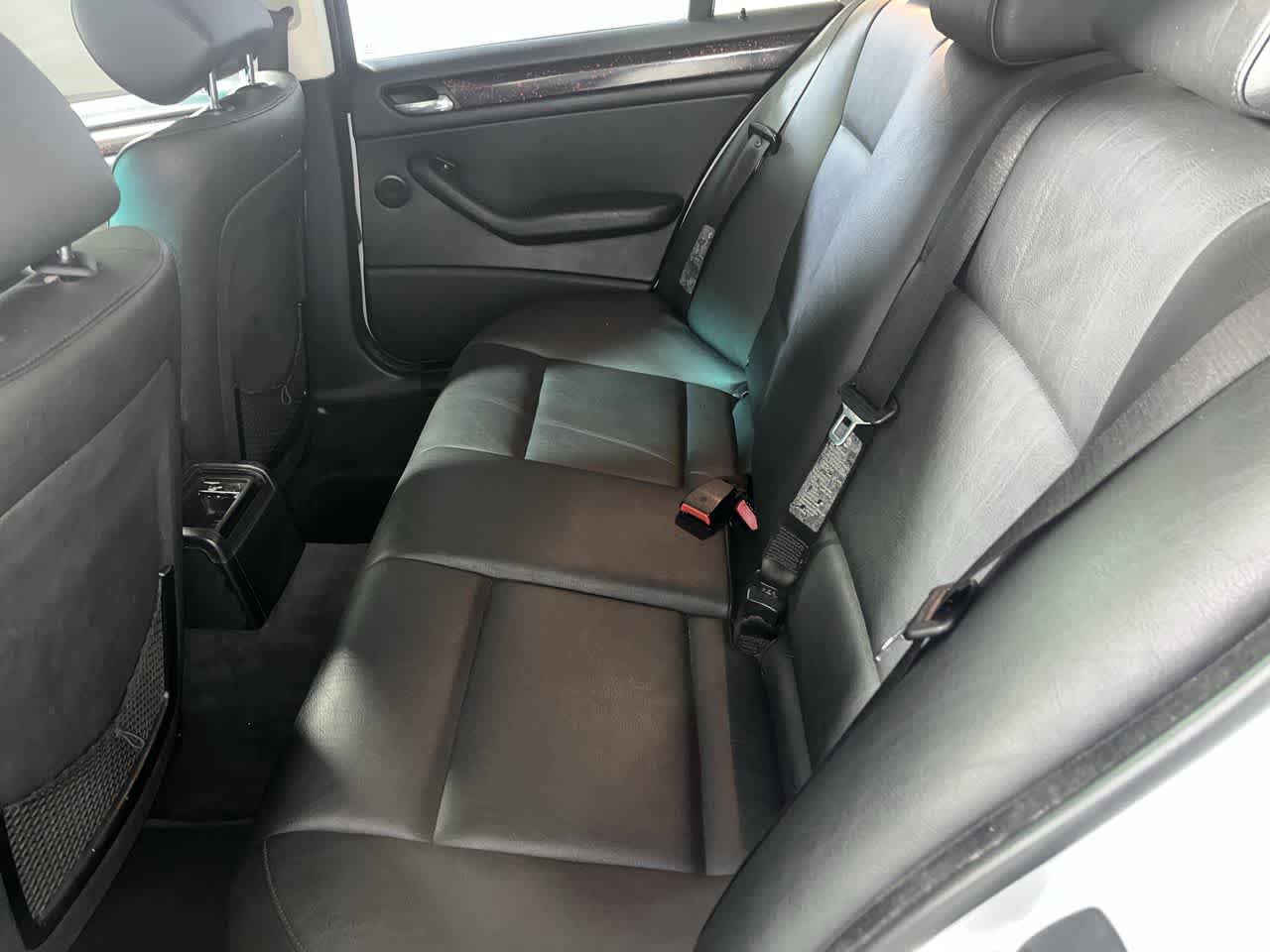 Used 2005 BMW 325i Sedan RWD image 26