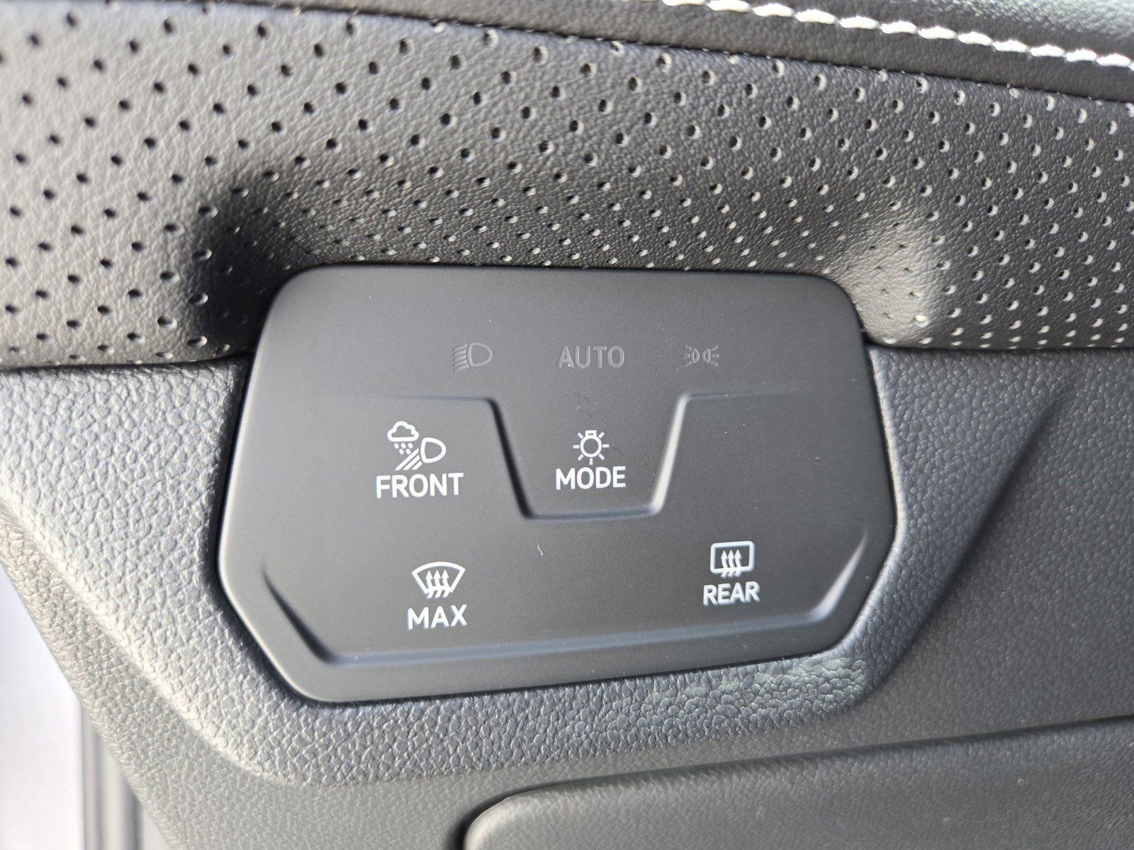 Used 2024 Volkswagen Atlas Cross Sport SEL Premium R-Line AWD/4WD image 15
