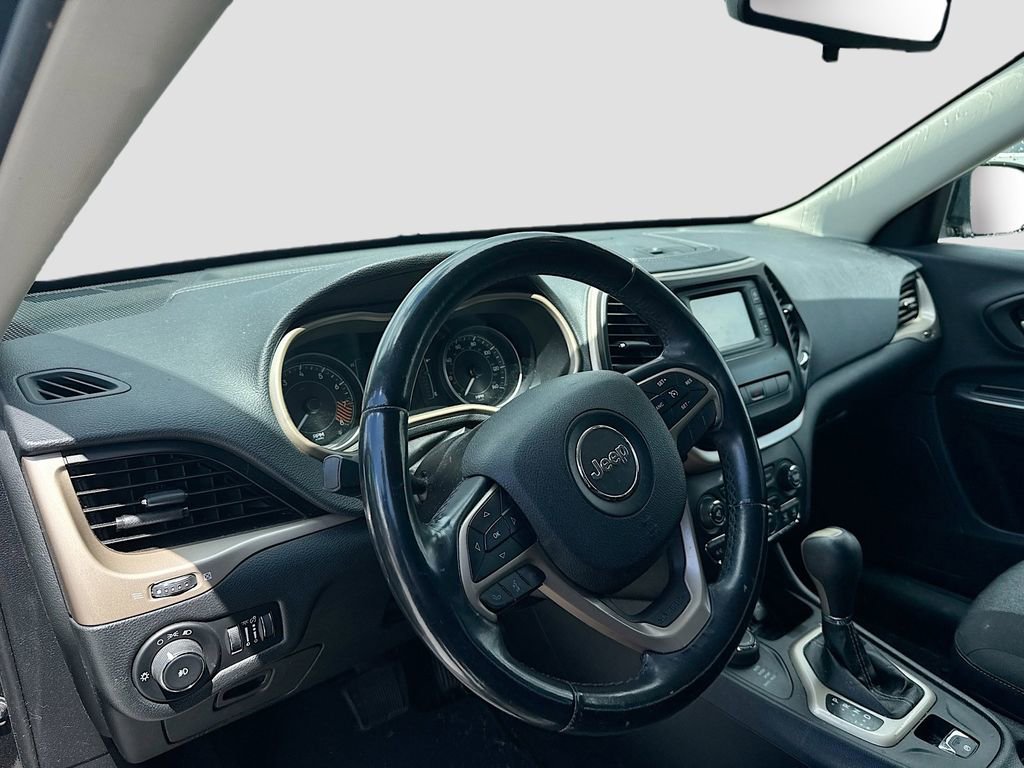 Used 2014 Jeep Cherokee Latitude AWD/4WD image 9