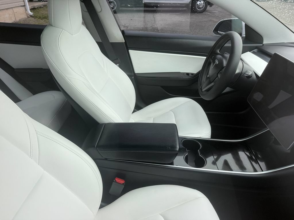 Used 2020 Tesla Model 3 Standard Range Plus RWD image 22