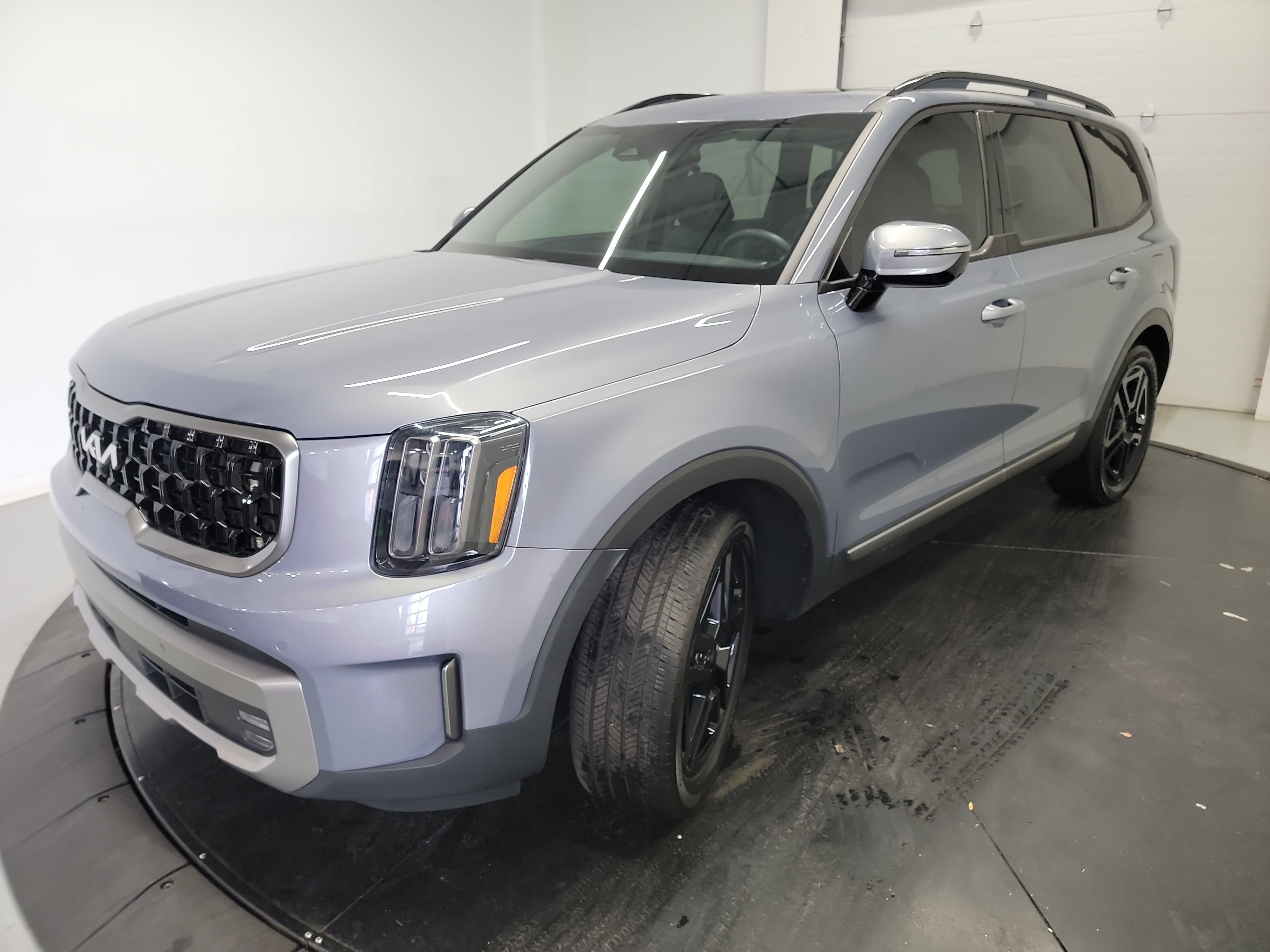 Used 2023 Kia Telluride SX X-Line AWD/4WD image 3