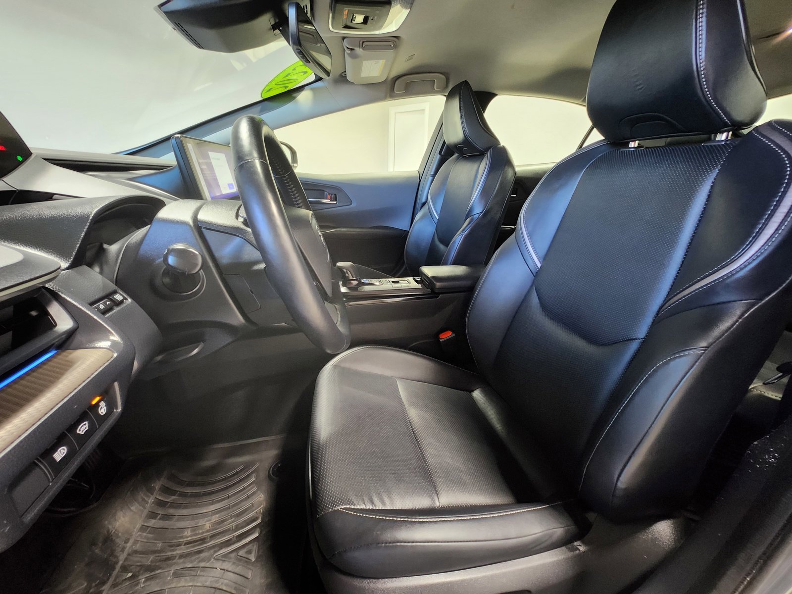 Used 2023 Toyota Prius XLE AWD/4WD image 12