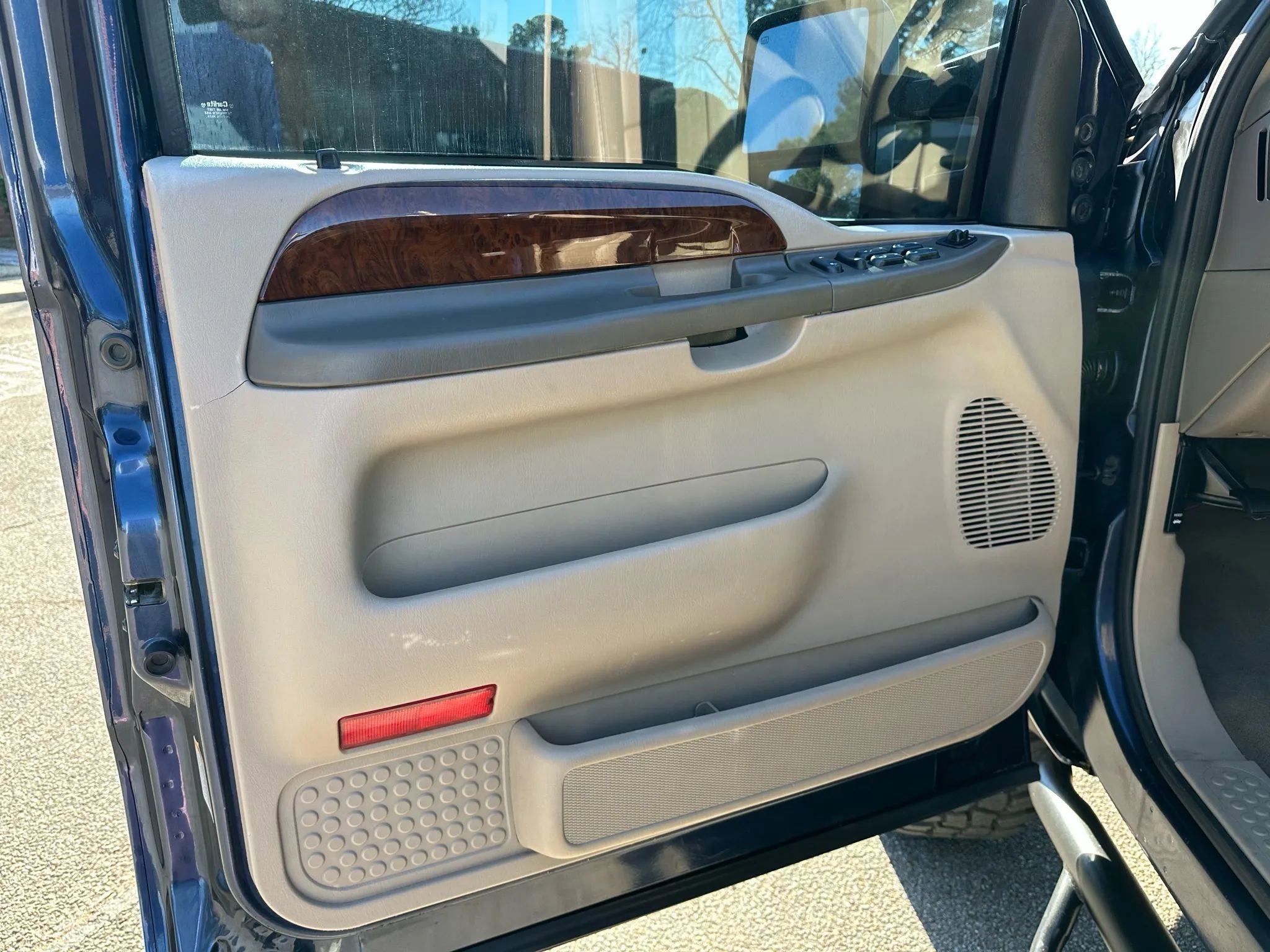 Used 2004 Ford F250 Lariat image 12