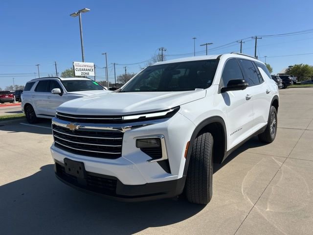 Used 2025 Chevrolet Traverse LT w/ Driver Confidence Package image 6