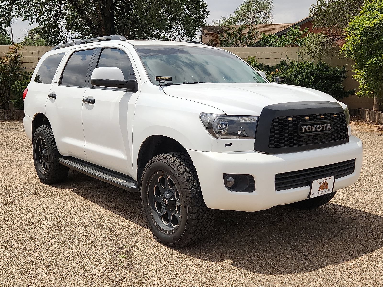 Used 2017 Toyota Sequoia SR5 w/ Sport Appearance Package AWD/4WD image 6