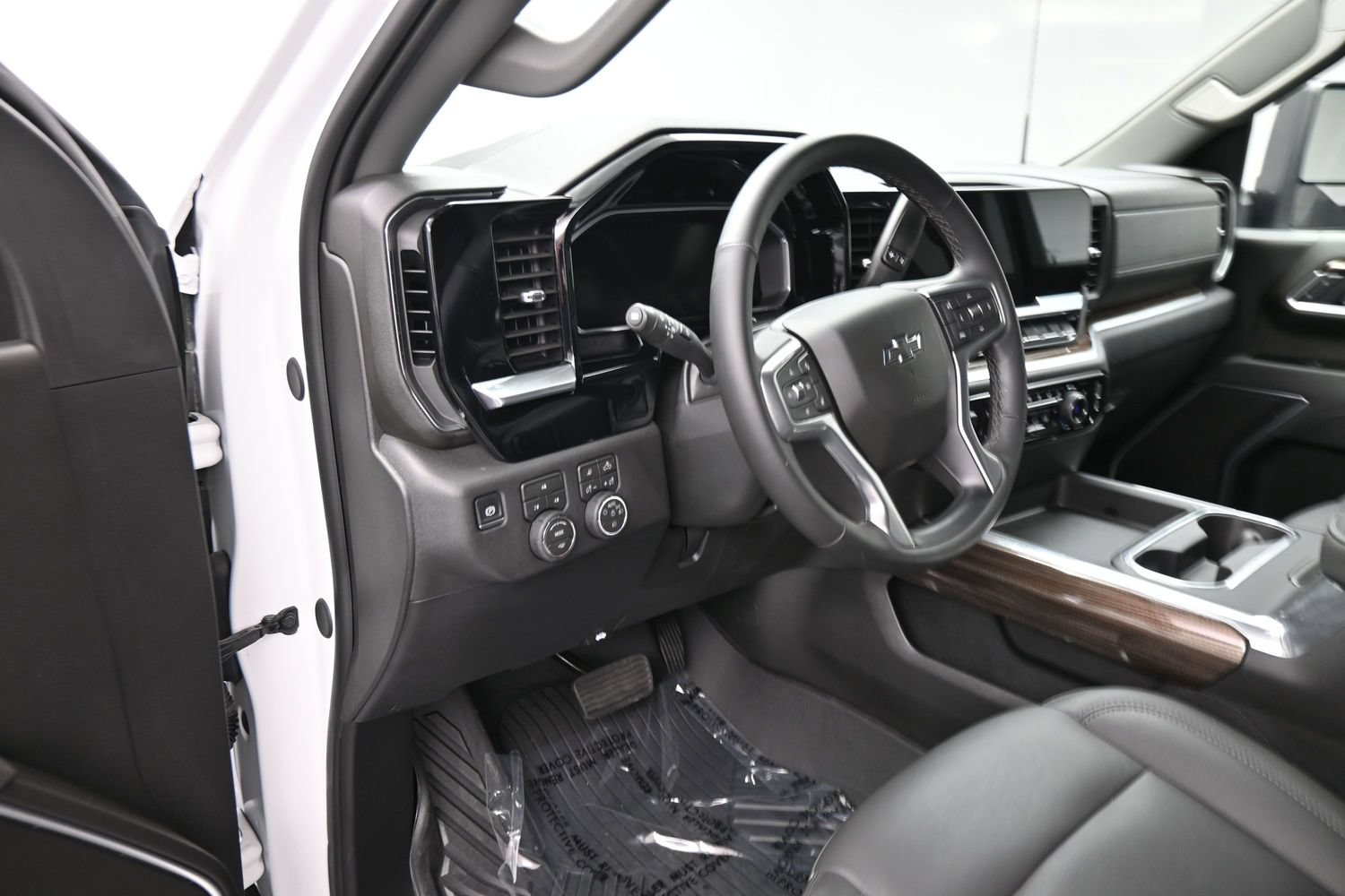 Used 2026 Chevrolet Silverado 2500 LT w/ Trail Boss Package AWD/4WD image 12