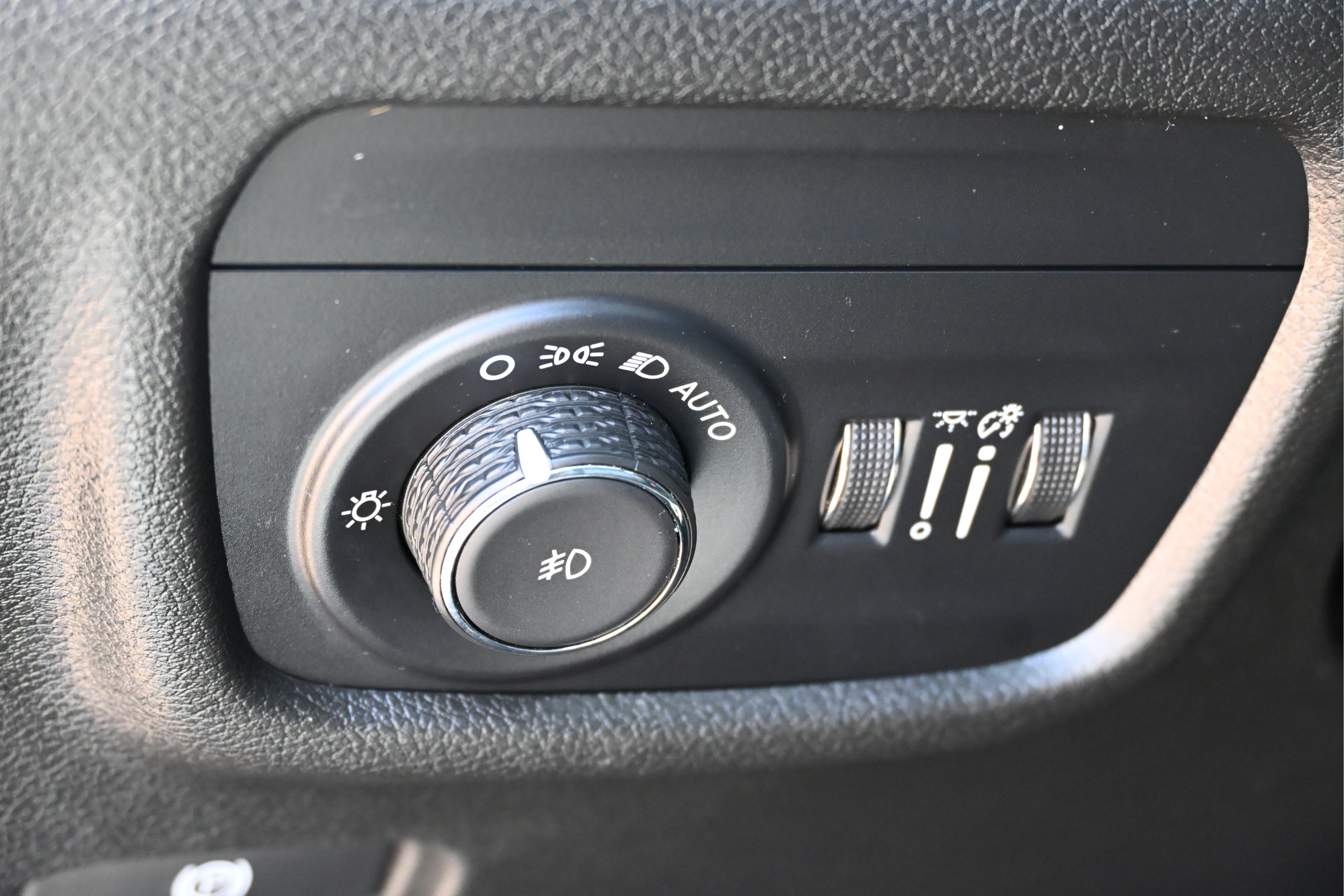 Used 2023 Jeep Grand Cherokee Limited AWD/4WD image 22