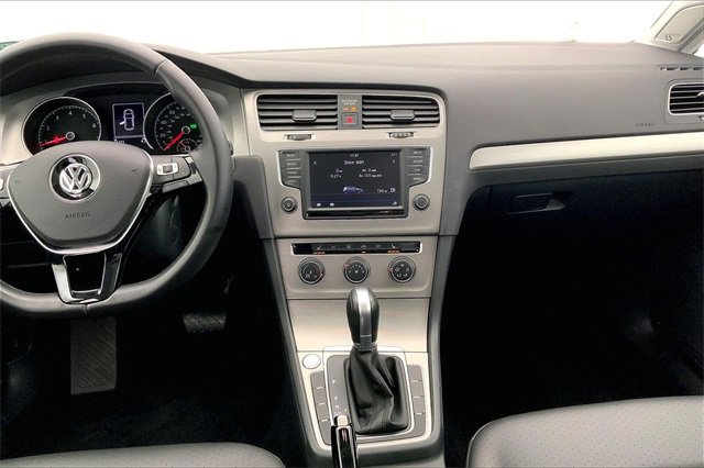 Used 2017 Volkswagen Golf 4-Door image 6