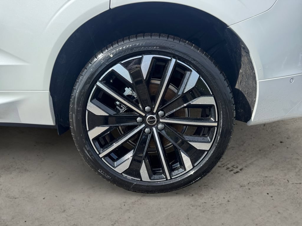 New 2026 Volvo XC60 T8 Ultra w/ Protection Package Premier AWD/4WD image 8