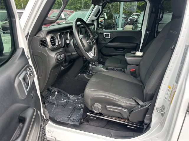 Used 2018 Jeep Wrangler Unlimited Sahara w/ Cold Weather Group AWD/4WD image 26