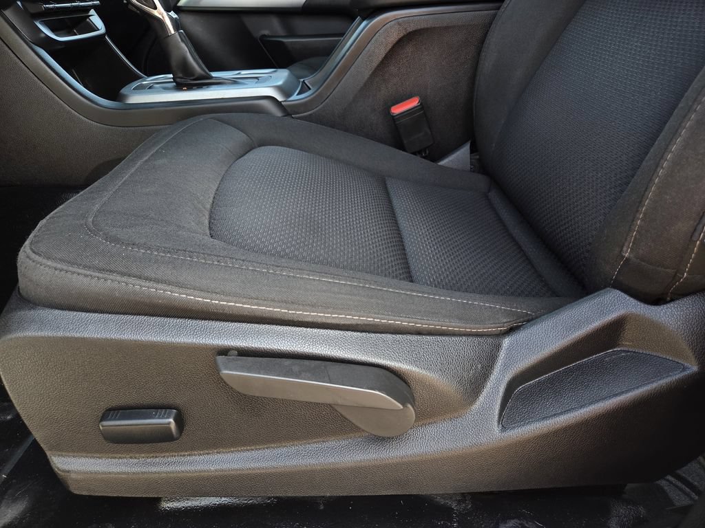 Used 2022 Chevrolet Colorado LT w/ Fleet Safety Package RWD image 15
