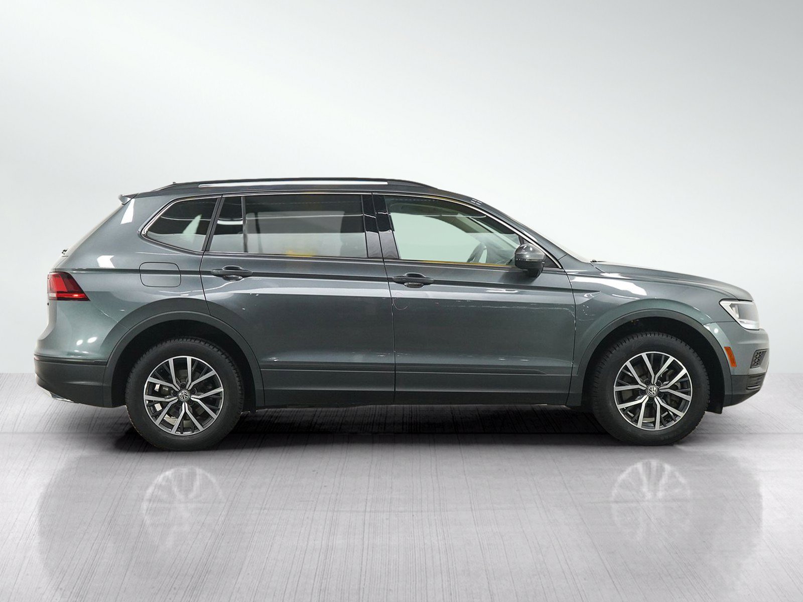 Used 2019 Volkswagen Tiguan SE w/ Panoramic Sunroof Package AWD/4WD image 6