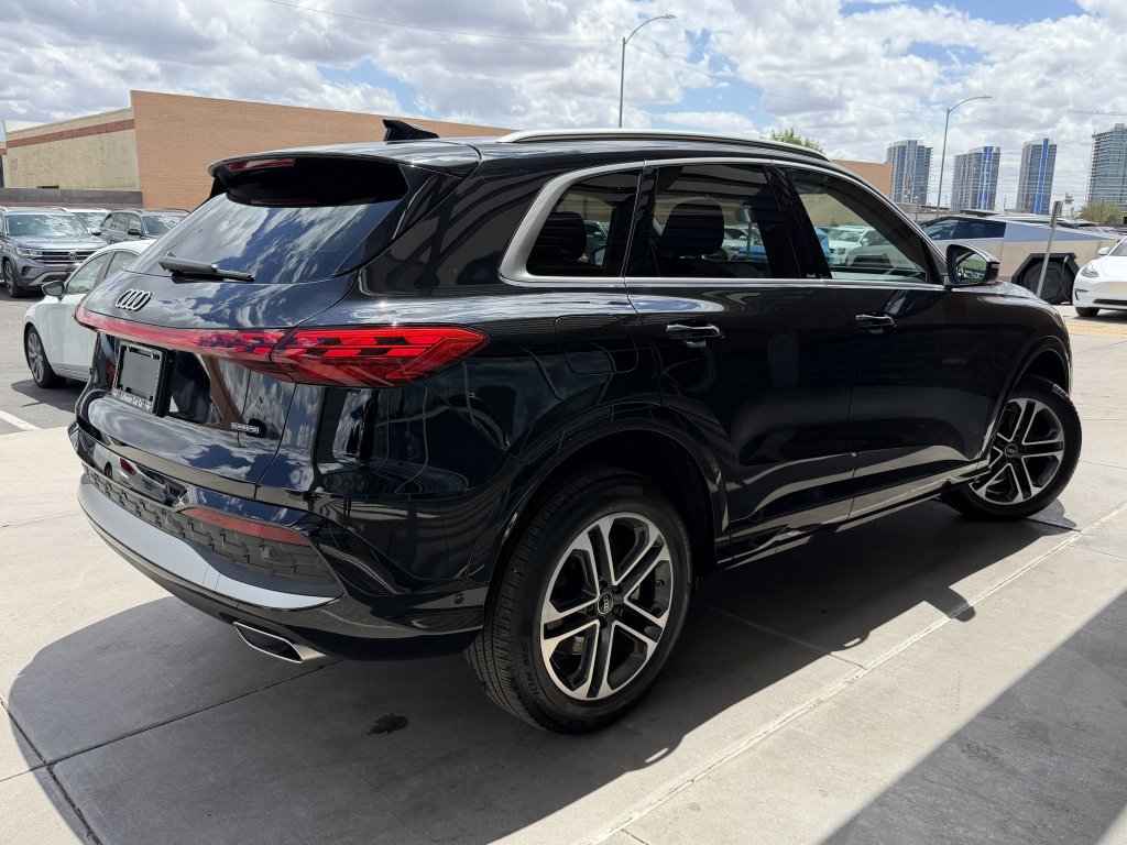 Used 2025 Audi Q5 Premium w/ Convenience Package AWD/4WD image 4