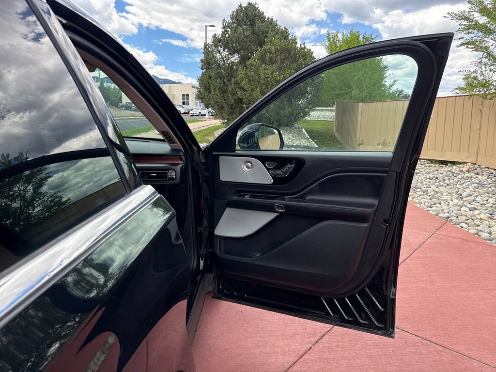 Used 2022 Lincoln Aviator Grand Touring w/ Equipment Group 301A AWD/4WD image 31