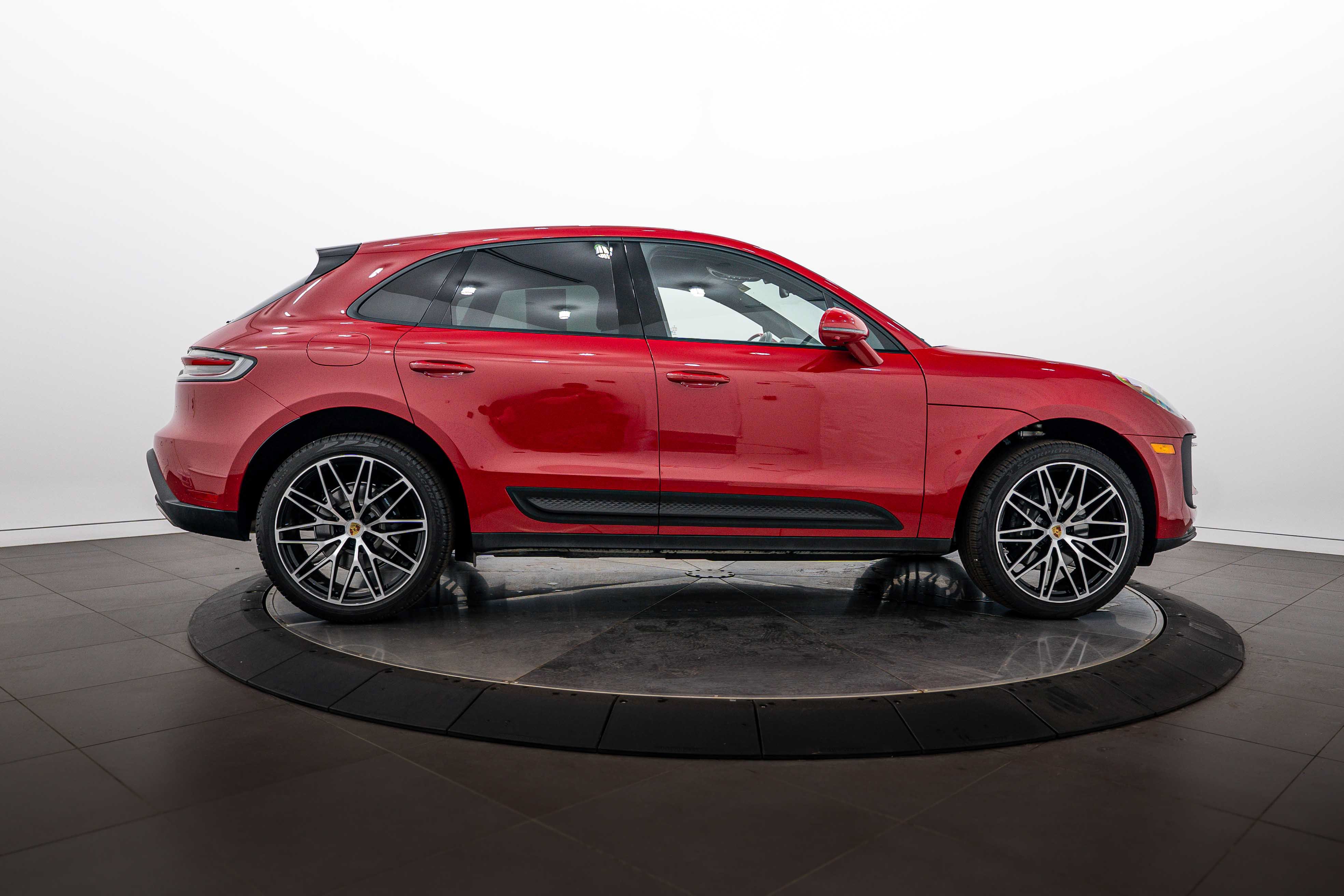 Certified 2026 Porsche Macan AWD/4WD image 8