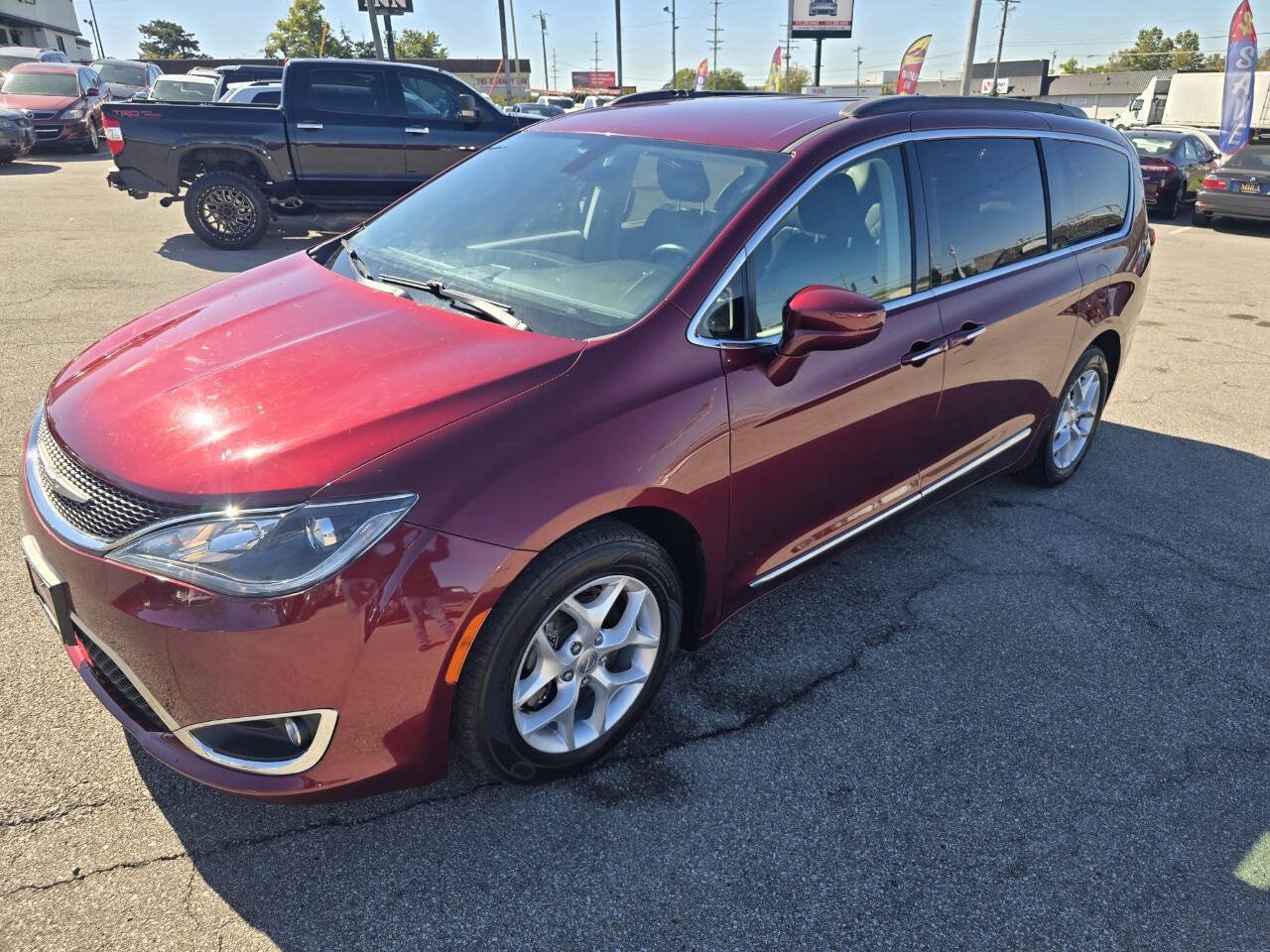 Used 2017 Chrysler Pacifica Touring-L w/ Tire & Wheel Group FWD image 55