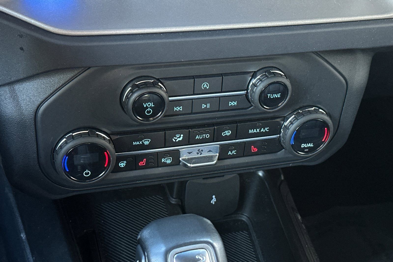 Used 2025 Ford Bronco Outer Banks image 21