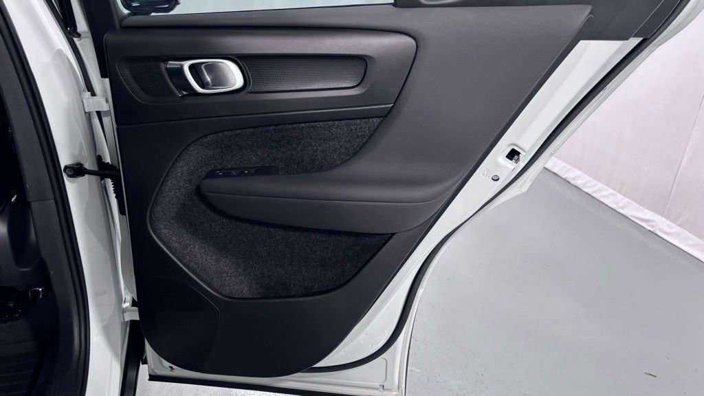 Certified 2023 Volvo XC40 B5 Plus w/ Protection Package Premier image 29