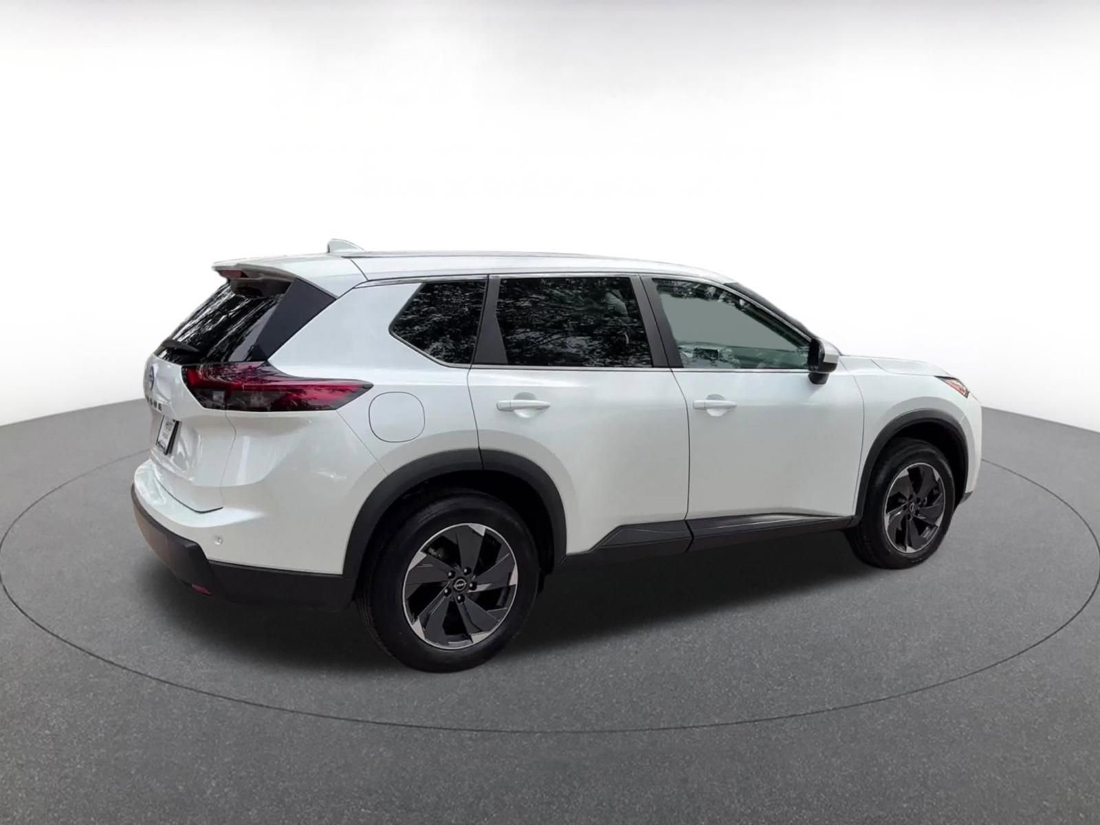 Used 2025 Nissan Rogue SV FWD image 15