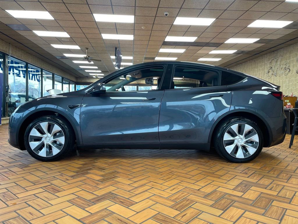 Used 2022 Tesla Model Y Long Range image 5