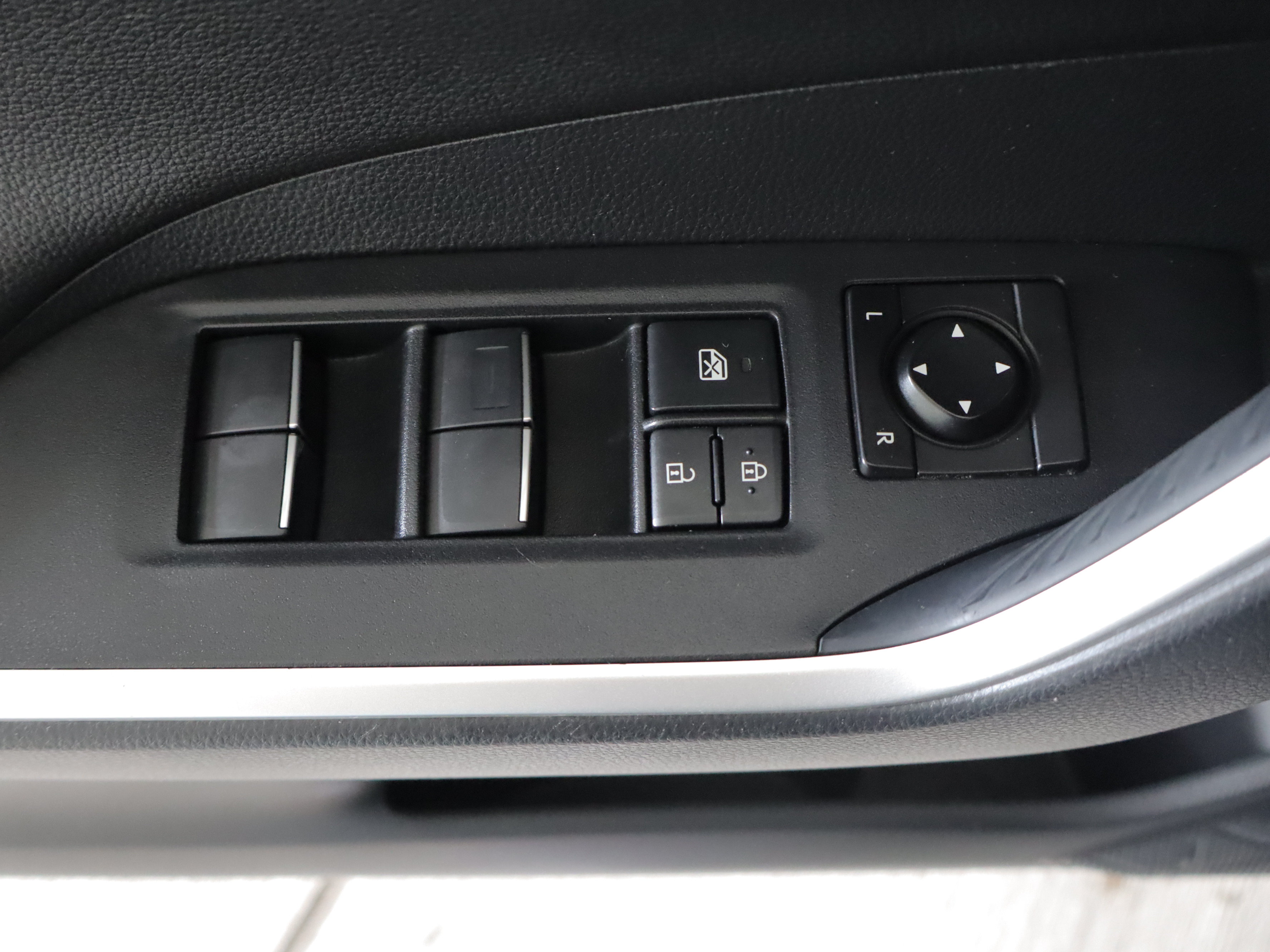 Used 2019 Toyota RAV4 XSE AWD/4WD image 13