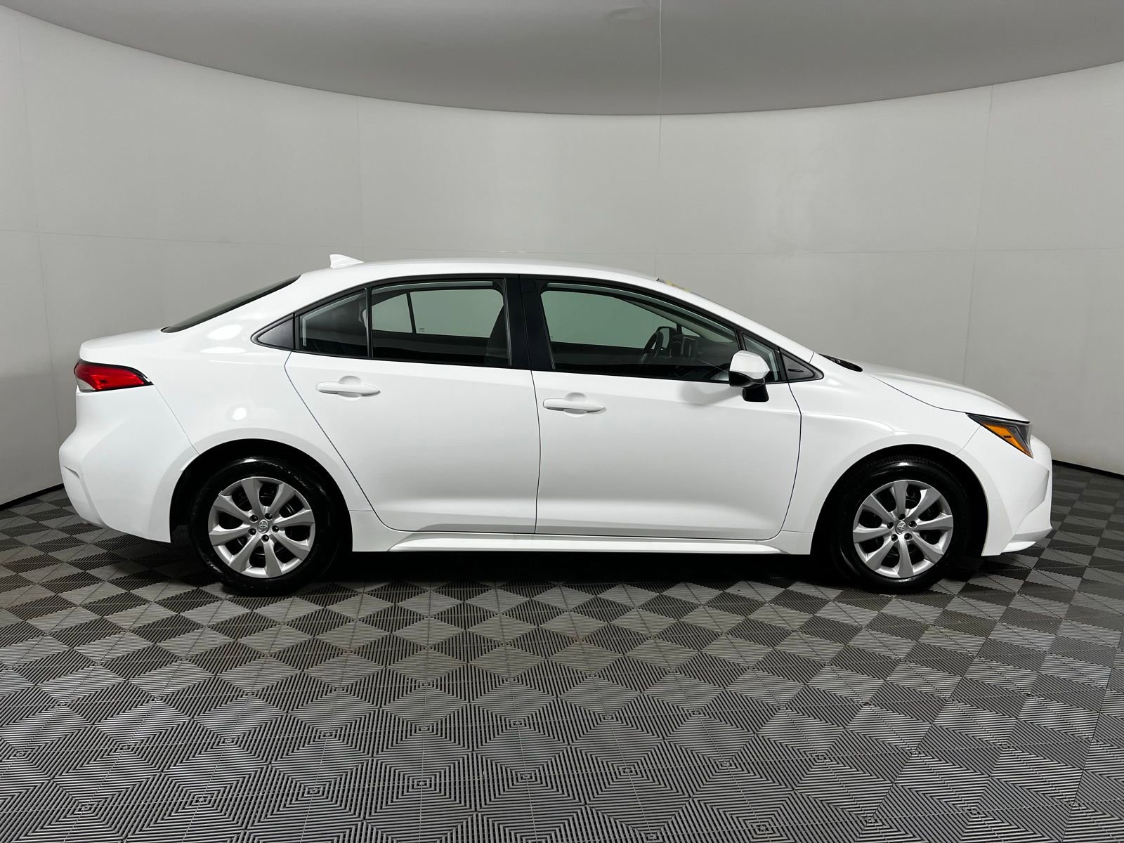 Certified 2025 Toyota Corolla LE image 4