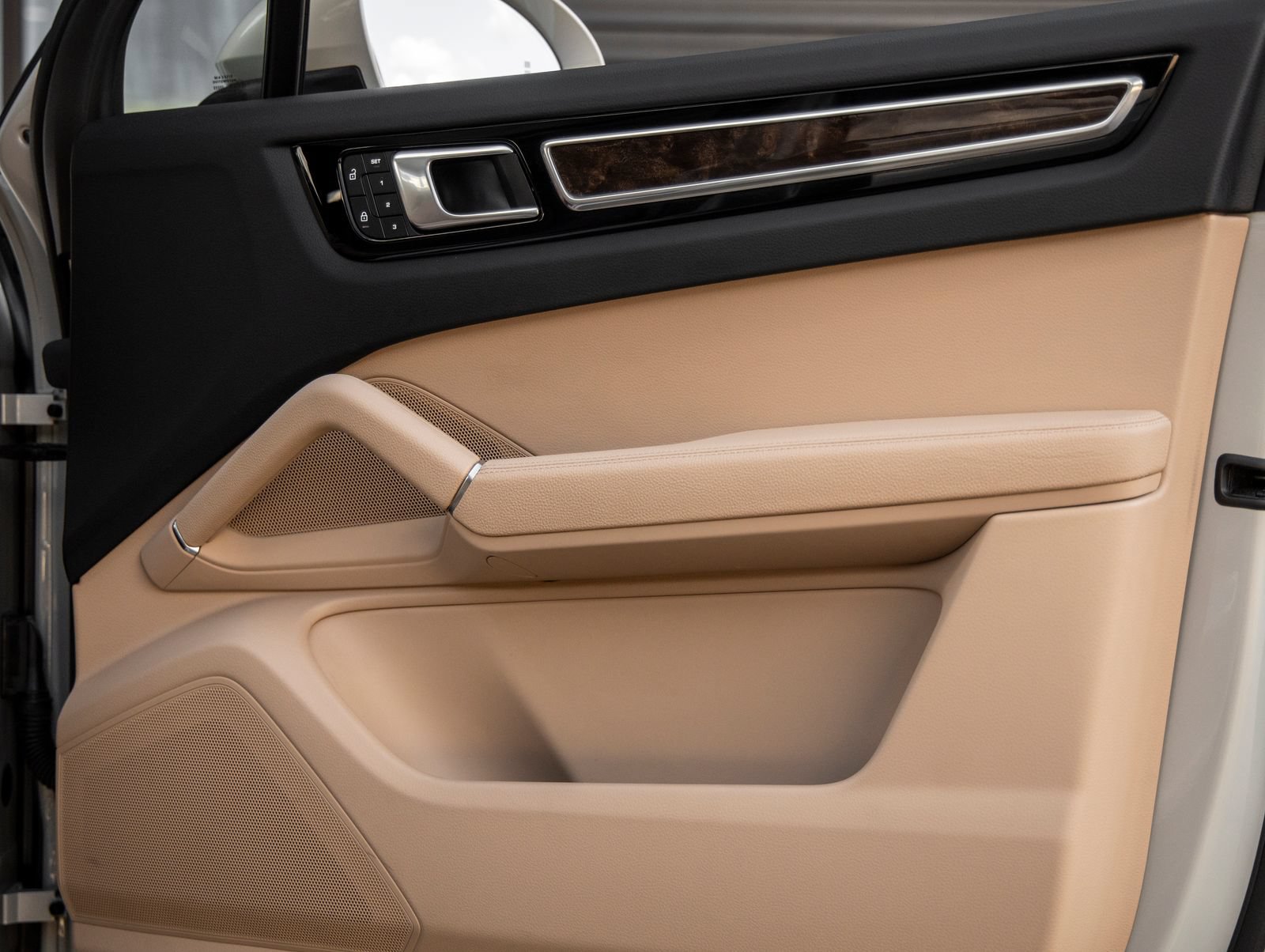 Certified 2023 Porsche Cayenne AWD/4WD image 43