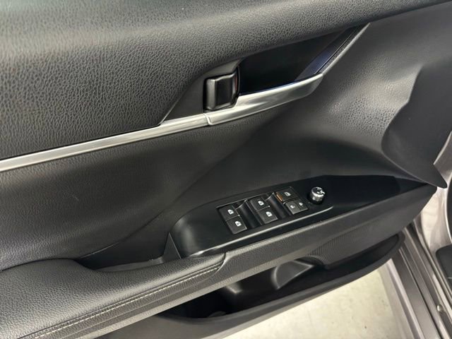 Used 2020 Toyota Camry XSE image 11