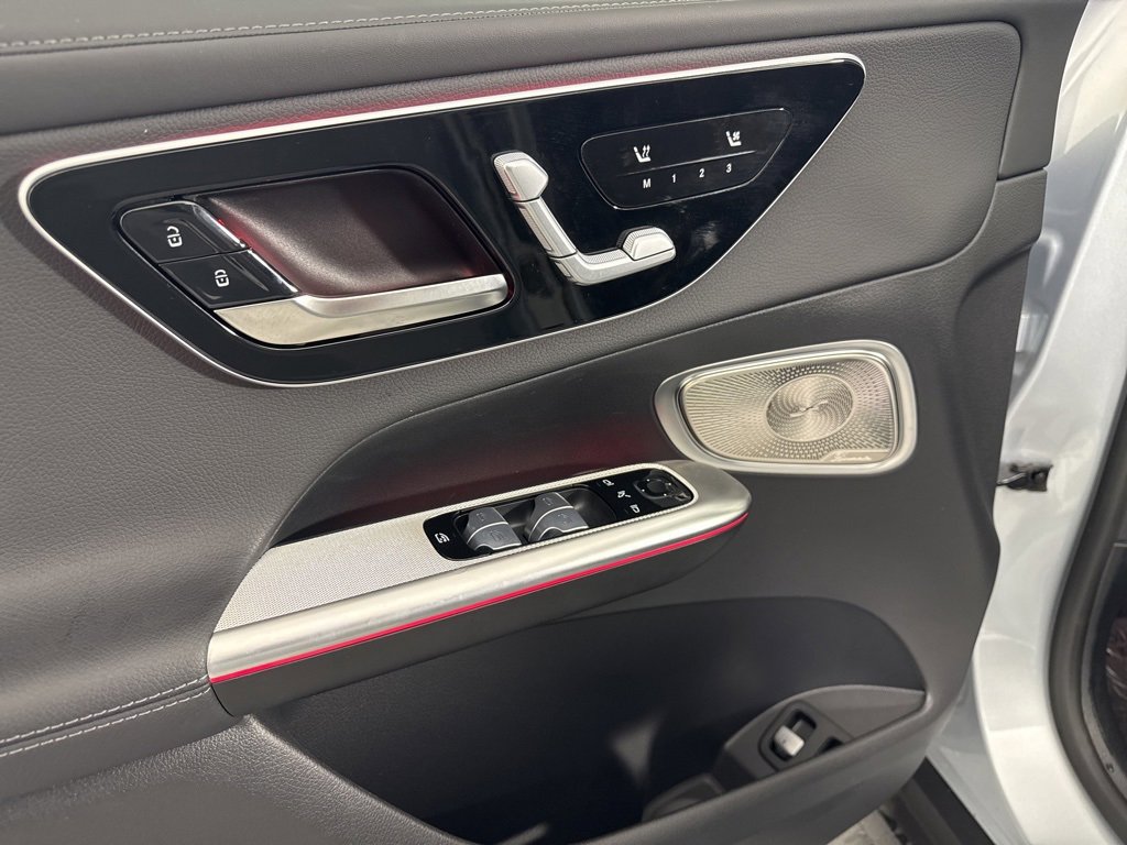 Used 2025 Mercedes-Benz GLC 350e 4MATIC image 12