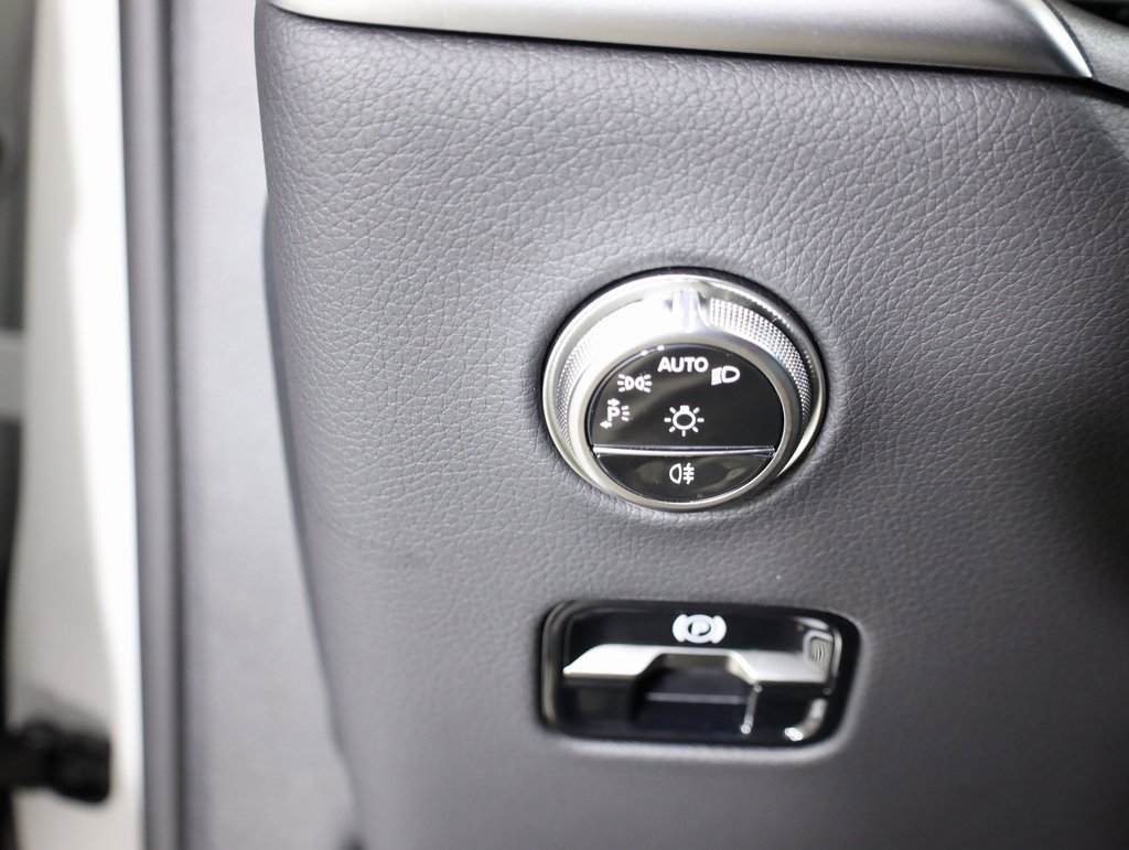 Certified 2025 Mercedes-Benz GLC 300 4MATIC image 13