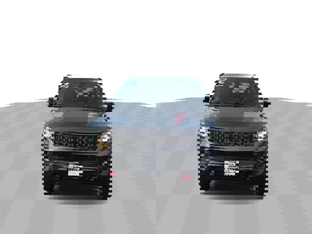 Used 2023 Jeep Compass Trailhawk image 3