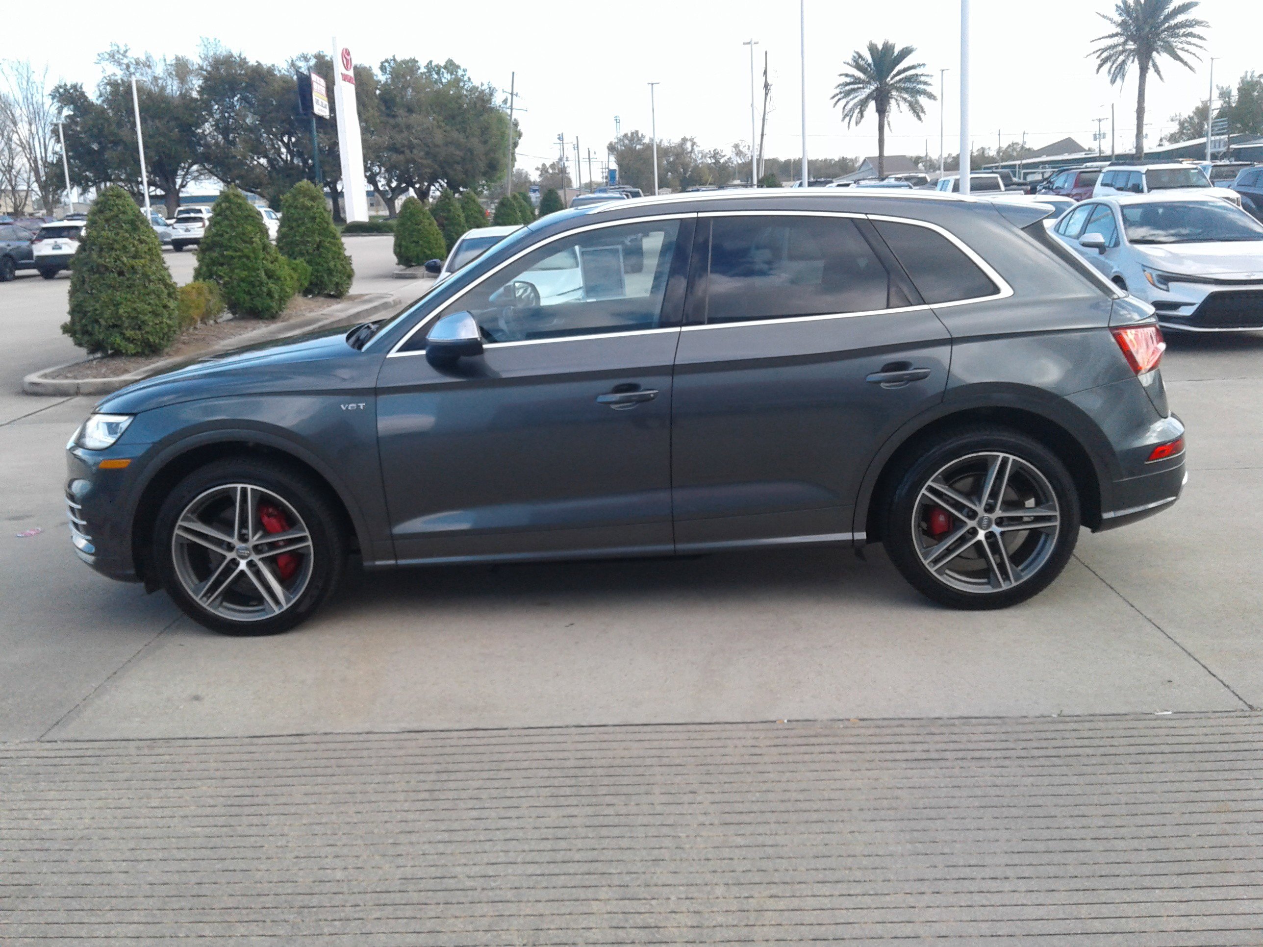 Used 2018 Audi SQ5 Premium Plus w/ S Sport Package AWD/4WD image 4