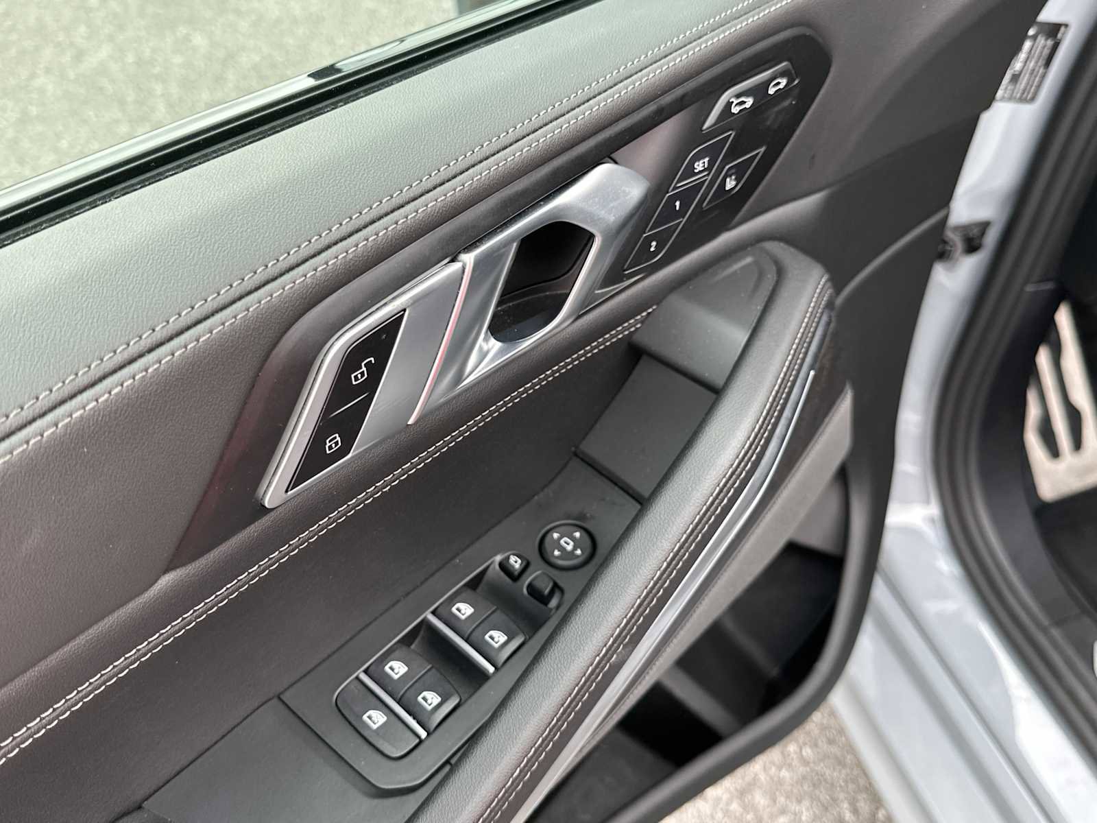 Used 2024 BMW X6 xDrive40i image 15