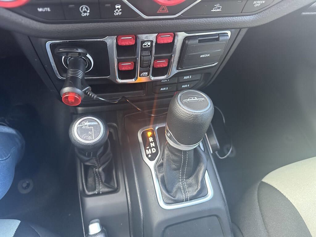 Used 2025 Jeep Gladiator Sport image 24