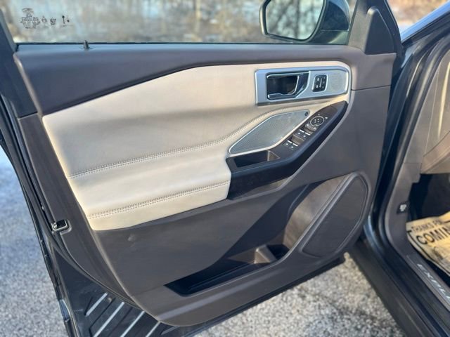 Used 2020 Ford Explorer Platinum w/ Premium Technology Package image 13